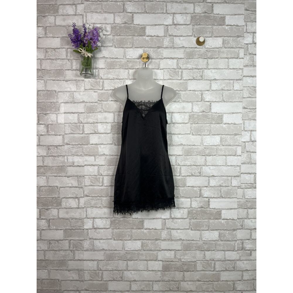 NWT Material Girl Providence Slip Caviar Black